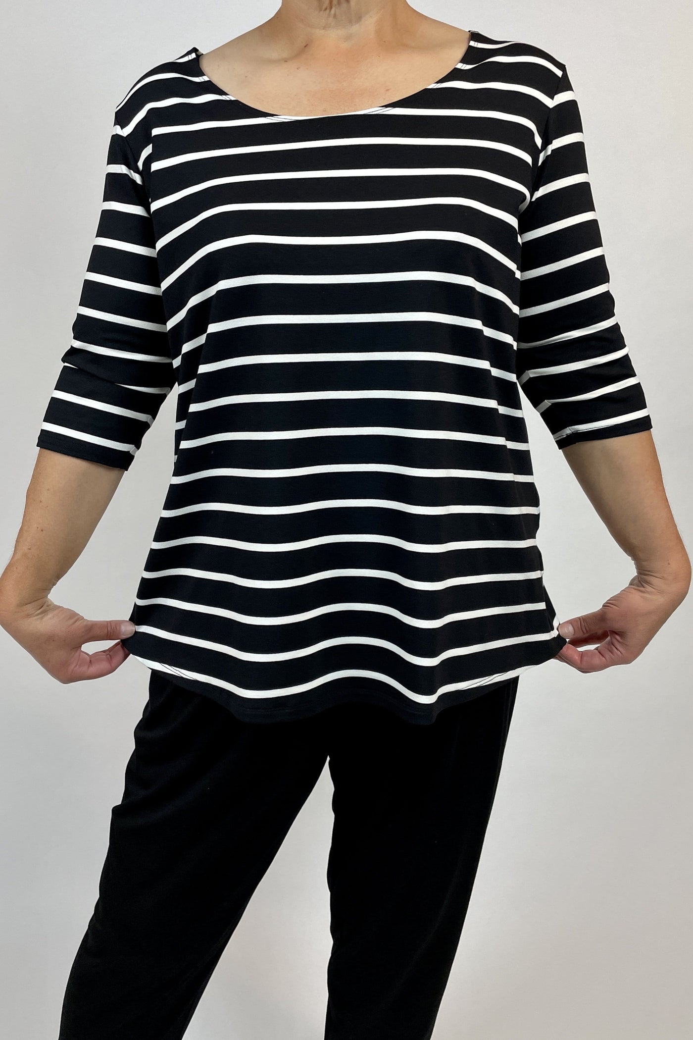 WEYRE Top relaxed scoop top black and white stripe